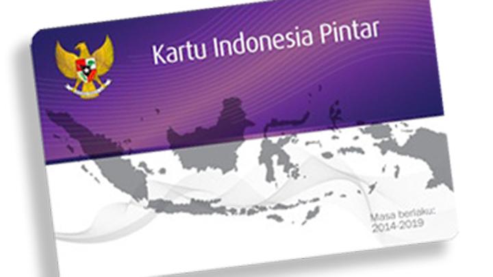 Kartu Indonesia Pintar (KIP) Kuliah dengan desain resmi, menampilkan logo pemerintah Indonesia dan elemen identitas dengan informasi yang diblur